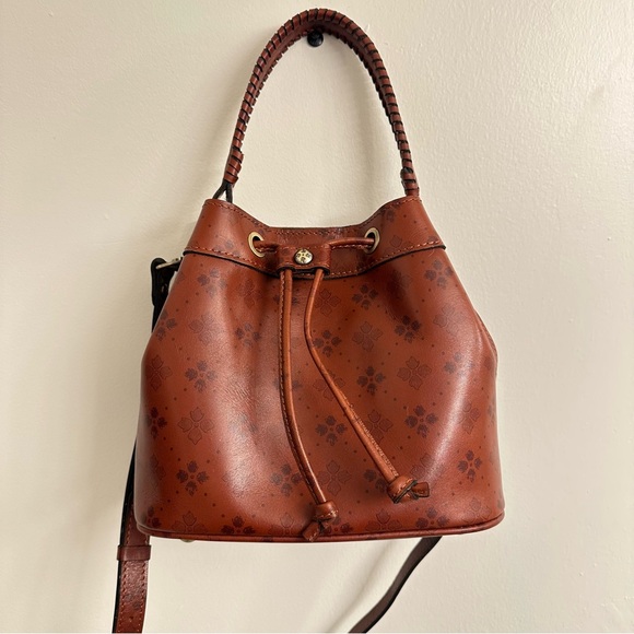 Patricia Nash Elisa Brown Leather Bucket Crossbody Bag Tan Signature Print - Picture 1 of 7